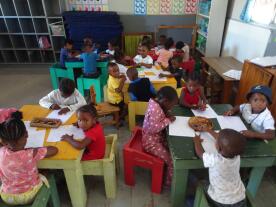 Ikwezi Lokusa educare, leerlingen werkend in de klas